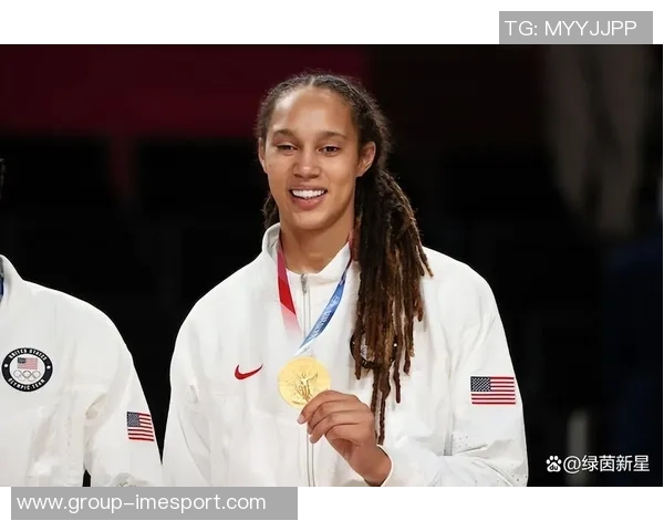 奥赖利英格兰队首秀精彩纷呈斯通斯亲自颁发纪念帽子致敬新星 奥赖利英格兰队首秀精彩纷呈斯通斯亲自颁发纪念帽子致敬新星