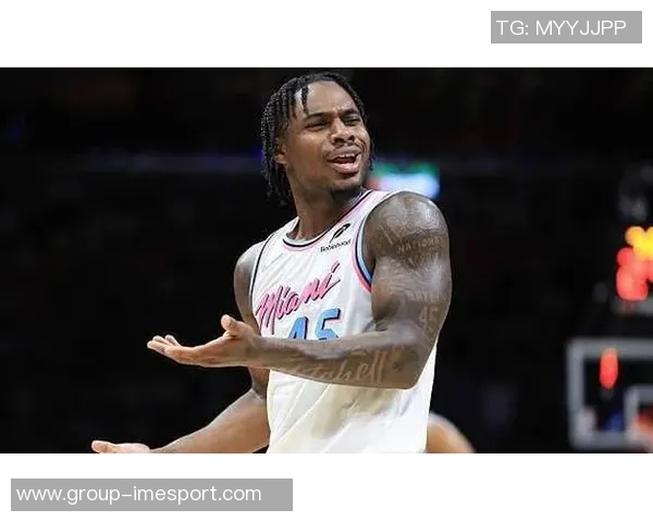 米切尔半场表现低迷8投仅2中三分球全失仅得11分并出现3次失误 米切尔半场表现低迷8投仅2中三分球全失仅得11分并出现3次失误