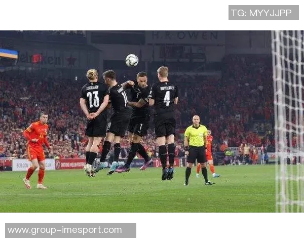 奥多贝尔精准传中特尔头球击中横梁险些破门