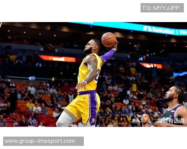 詹姆斯回忆童年训练经历强调团队战术转变的重要性 詹姆斯回忆童年训练经历强调团队战术转变的重要性